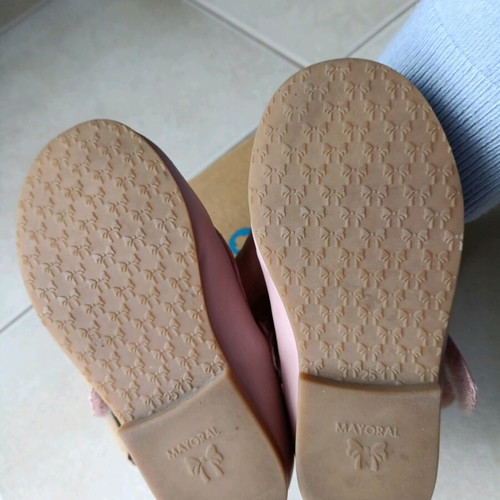 Mayoral ballet flats size 25 used, pink with small scuff