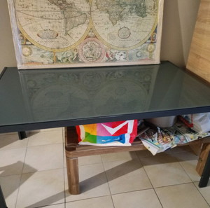 Σετ τραπέζι μπαλκονιού/βεράντας  με τζάμι σε γκρι χρώμα μαζί με 4 καρέκλες