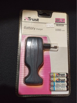 Trust PW-2130 зарядно за батерии ново
