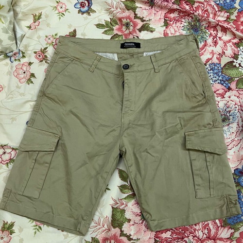 Men's shorts pack of 2 like new, beige cargo and blue distressed denim
