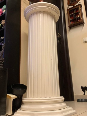 Голям дървен декоративен дорийски колона употребяван