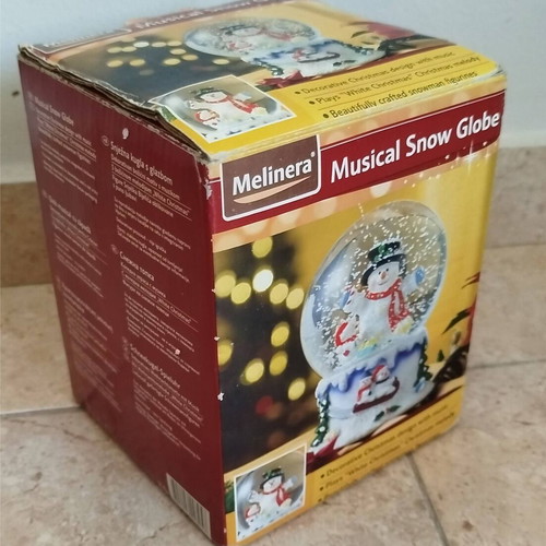 Melinera Musical Snow Globe with Snowman and Christmas Decoration