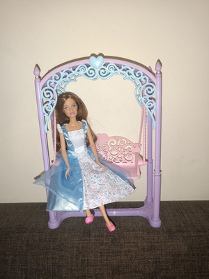 Barbie Erika Tea Party κούκλα μεταχειρισμένη με αυθεντικό φόρεμα και κούνια