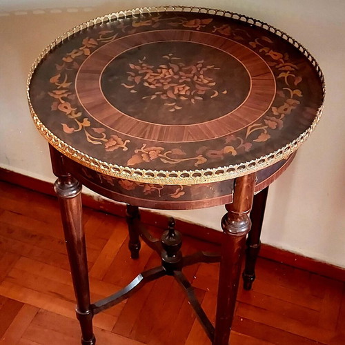 Vintage 1960 Victorian Style Side Table like new