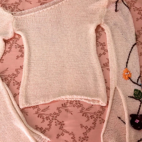 Knitted women's sweater like new with cashmere yarn