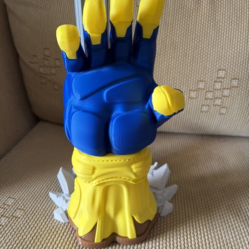 Wolverine controller stand for PlayStation 5