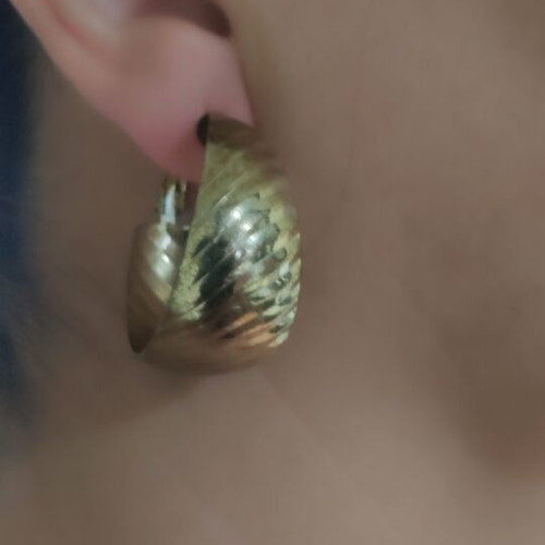Set of 3 pairs of earrings like new, gold tone