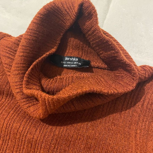 Bershka turtleneck brick red used, light knit, comfortable casual