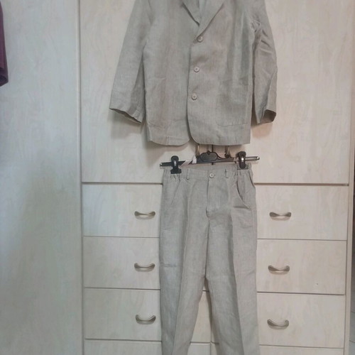 Children's beige suit like new, set with vest and trousers size 10