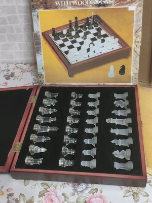 Glass chess set with wooden case and glass pieces new