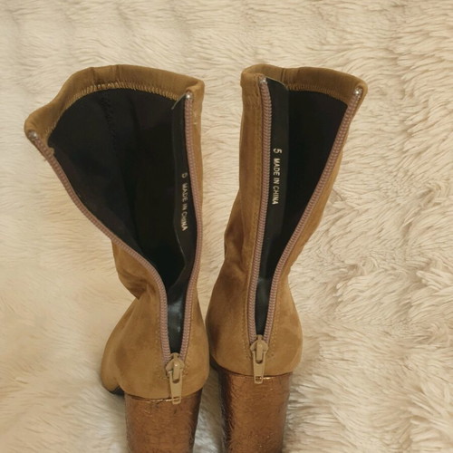 Μποτάκια καφέ από faux suede σαν καινούργια, τακούνι 10 εκ.