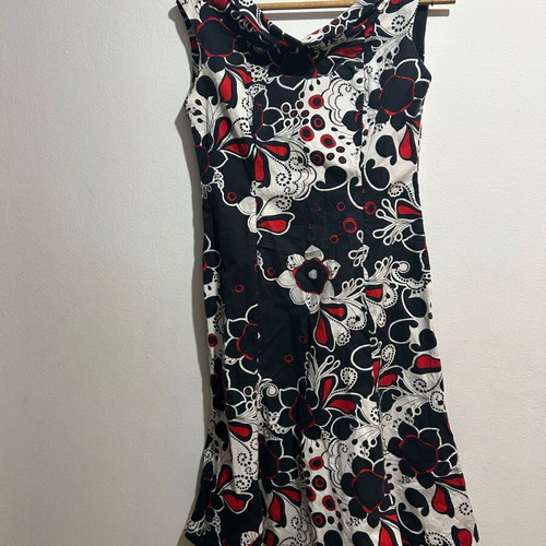 Women's dress like new, black and red, sizes M and L
