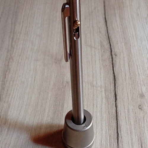 Titanium pen holder like new, versatile for office use