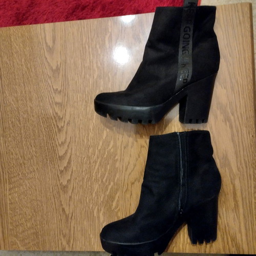 Amisu suede ankle boots like new, size 39, black