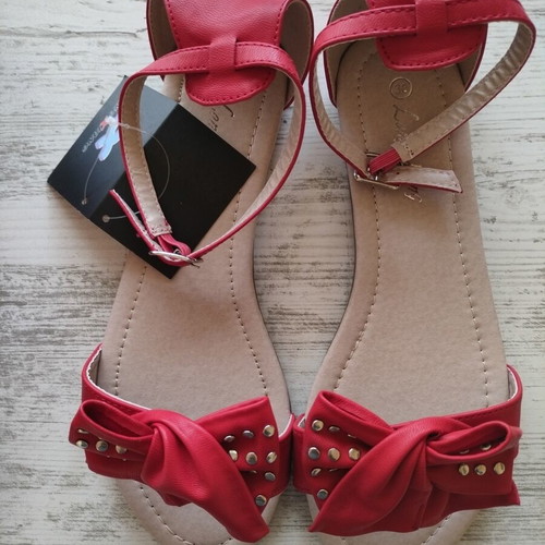 Red sandals new, lightweight and comfortable