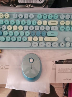 Wireless keyboard and mouse set new with unique design and color
