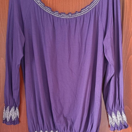 Purple blouse with elastic like new, size 3