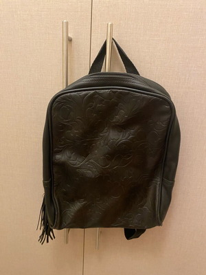 Backpack like new, black, beautiful and lightweight
