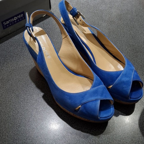 Samsonite Bahia Double Cover Crust Blue Suede Platform Sandals size 41 like new