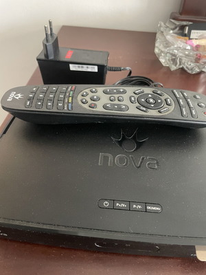 Nova decoder like new with power supply and remote control