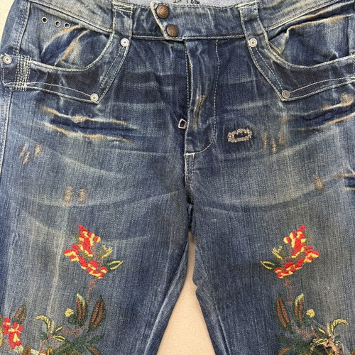 Parasuco women's jeans size S used with floral embroidery