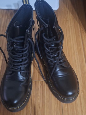 Black boots size 36
