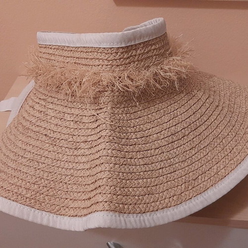 Straw beach hat like new, beige, size L