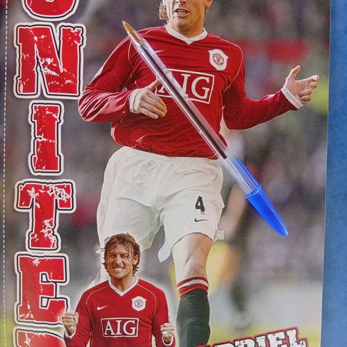 Match Football Magazine Issue 8-14 May 2006 Like New with Newcastle Posters