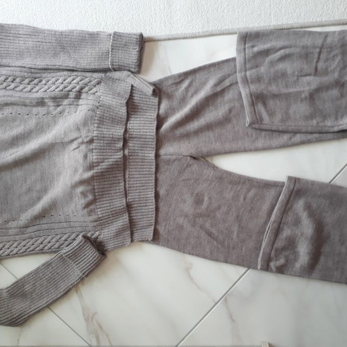 Knitted winter clothing set like new, medium small