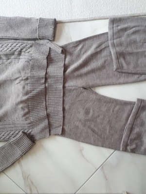 Knitted winter clothing set like new, medium small