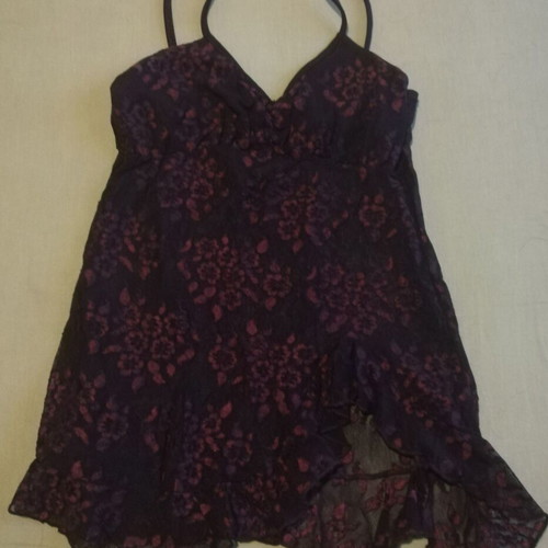 Top tiranta black with burgundy designs like new