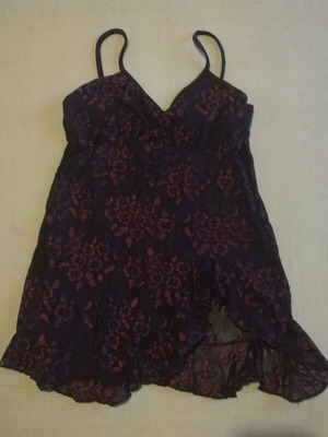 Top tiranta black with burgundy designs like new