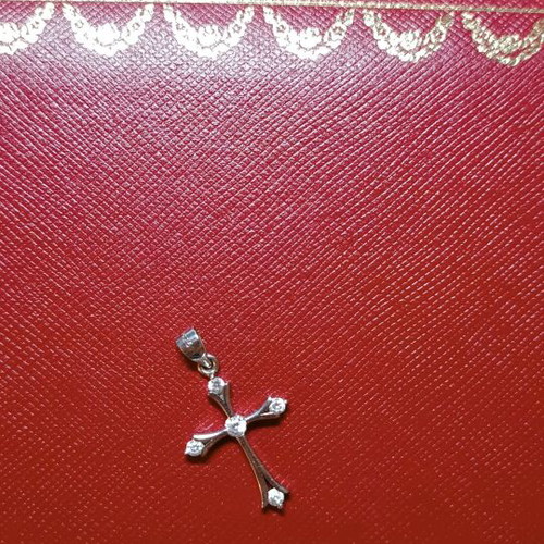 Silver women's cross 2 cm.