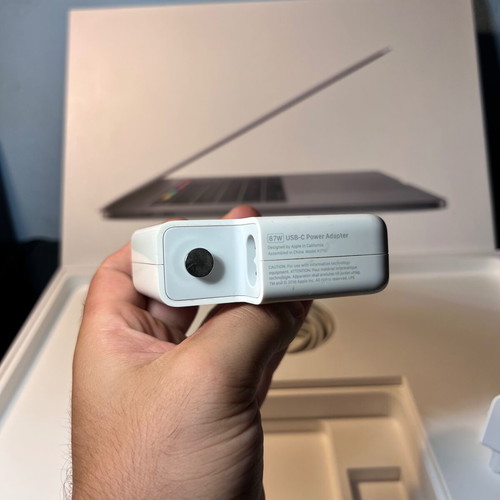 MacBook Pro 15" 2017 i7 2.8Ghz/16GB/Radeon Pro 555 2GB/256GB