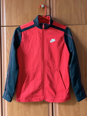 Nike ζακέτα για αγόρι 13 ετών σαν καινούργιο, κόκκινη και μαύρη