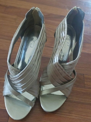 Makgio champagne sandals like new, size 40