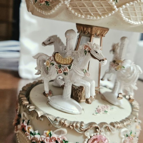 Musical wind-up carousel decoration, new