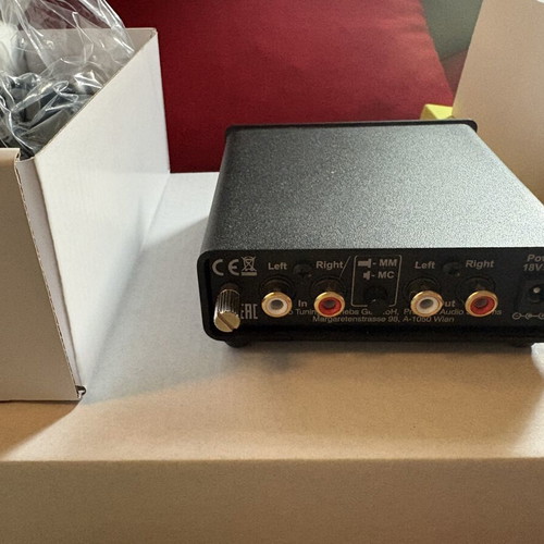 Phono Box pre-amp like new, MM/MC compatible