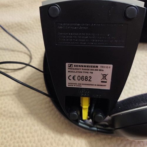 Sennheiser RS 110 II wireless TV headphones with base and power supply