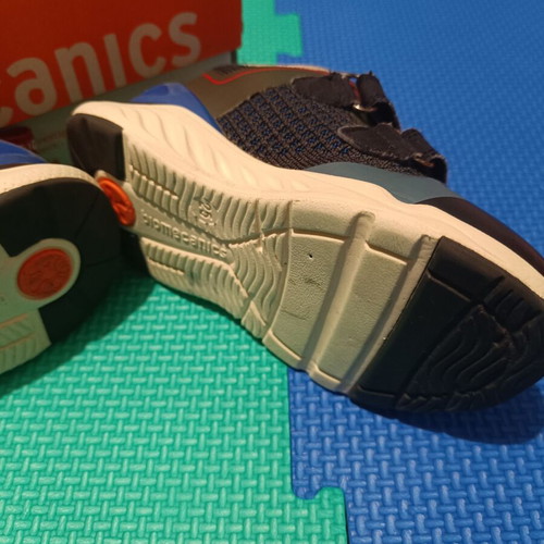 Biomecanics low sneakers size 25 for boys like new