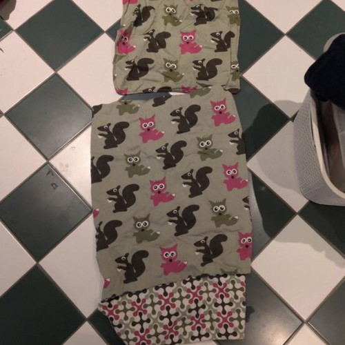 Hoeslaken 60 x 120 used, zipper closes but handle missing