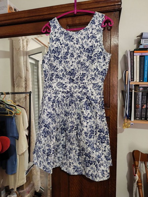 Raxevsky dress with floral print like new, zipper back, white and blue