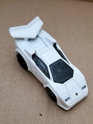 Hot Wheels Lamborghini Countach μεταχειρισμένο, 2017, σε μετρια κατάσταση
