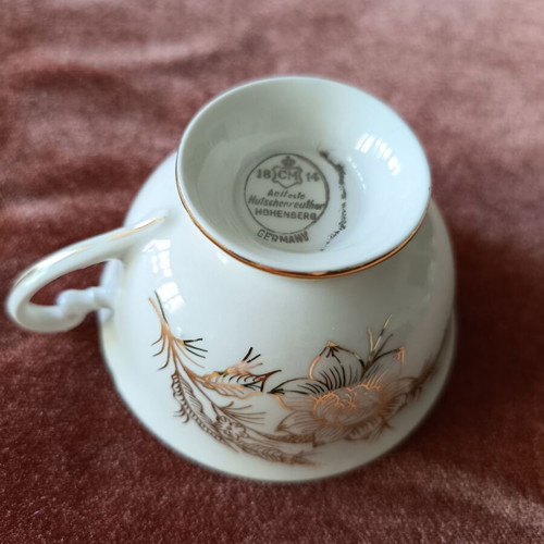 Hutschenreuther tea set for 6 people, German porcelain, like new, ivoire with gold motifs