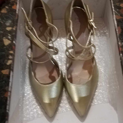 Zign leather pumps size 40 like new, gold color