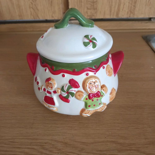 Collectible Christmas Biscuit Jar used, Chinese, Marva
