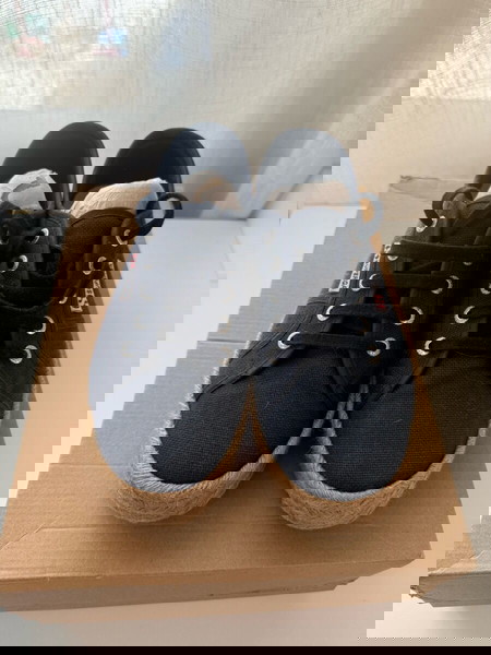 Sneakers με ψάθα Superga