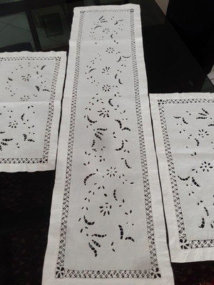 Σεμέν χειροποίητο σαν καινούργιο, 26×98 με 2 πετσετάκια λινά