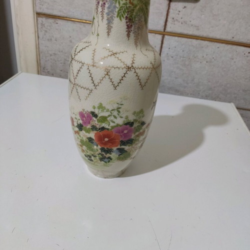 Satsuma vase like new with floral motifs and crackle texture, Japanese porcelain