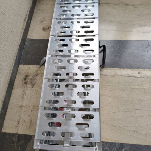 Aluminum ramp foldable 2260x305 cm with adjustable supports